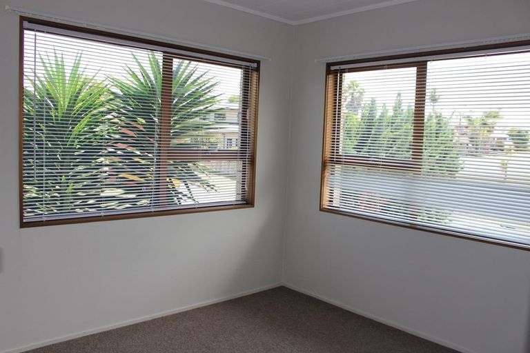 Photo of property in 1/68 Sorrel Crescent, Bucklands Beach, Auckland, 2012