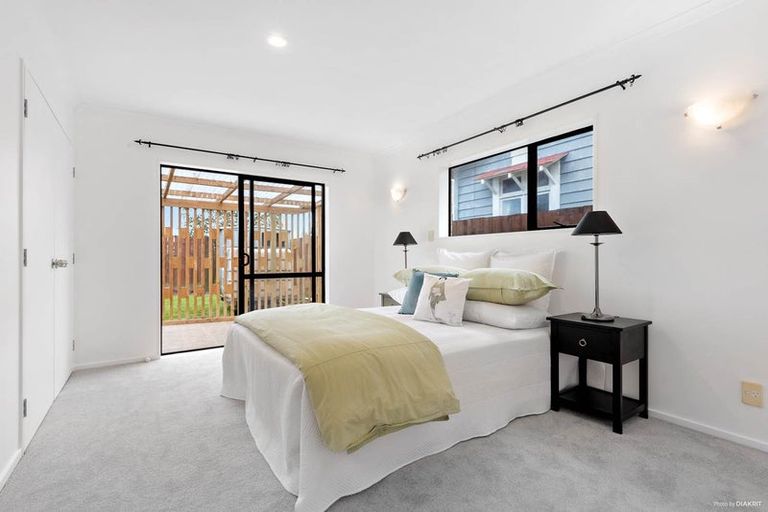 Photo of property in 21a Astley Avenue, New Lynn, Auckland, 0600