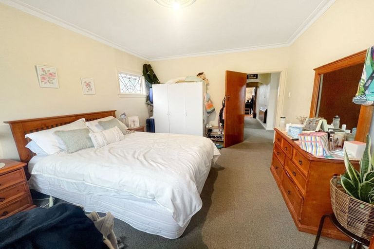 Photo of property in 137 Saint Andrews Square, Strowan, Christchurch, 8052