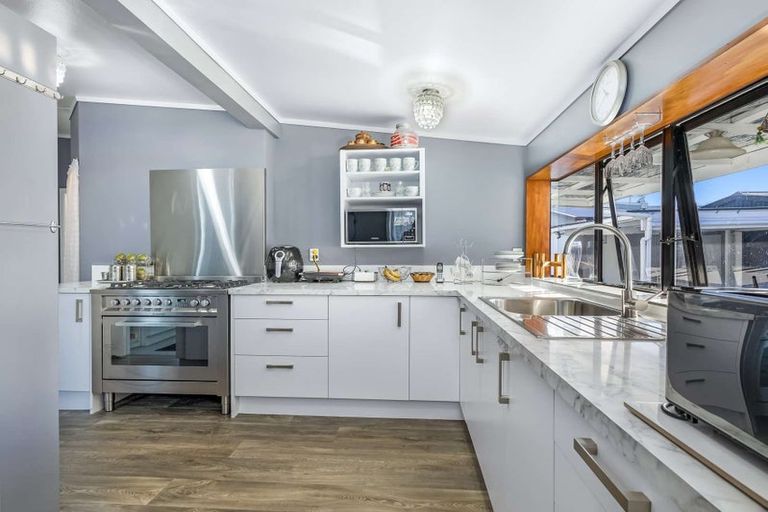 Photo of property in 710 Heretaunga Street East, Parkvale, Hastings, 4122