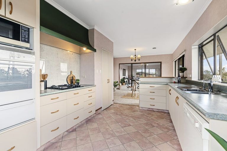 Photo of property in 11 Kellyville Heights, Merrilands, New Plymouth, 4312