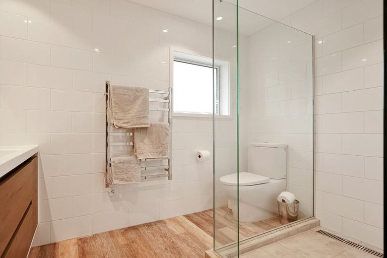 Photo of property in 93 Kiwi Esplanade, Mangere Bridge, Auckland, 2022