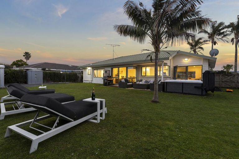 Photo of property in 22 Lakeside Drive, Orewa, 0931
