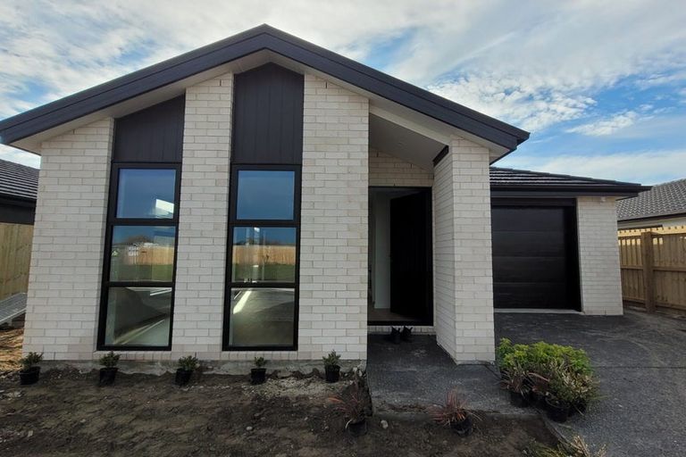 Photo of property in 5 Piopio Lane, Halswell, Christchurch, 8025