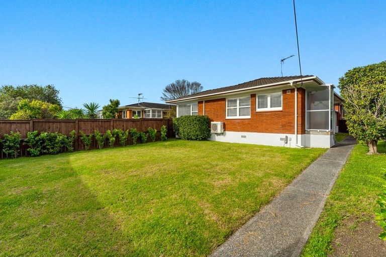 Photo of property in 1/18 Shakespeare Road, Milford, Auckland, 0620
