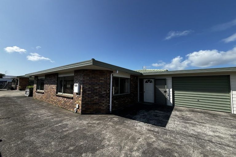 Photo of property in 2/219 Mangorei Road, Merrilands, New Plymouth, 4312