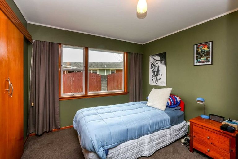 Photo of property in 25 Manu Crescent, Upper Vogeltown, New Plymouth, 4310