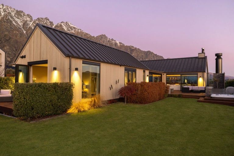 Photo of property in 8 Arran Lane, Jacks Point, Queenstown, 9371