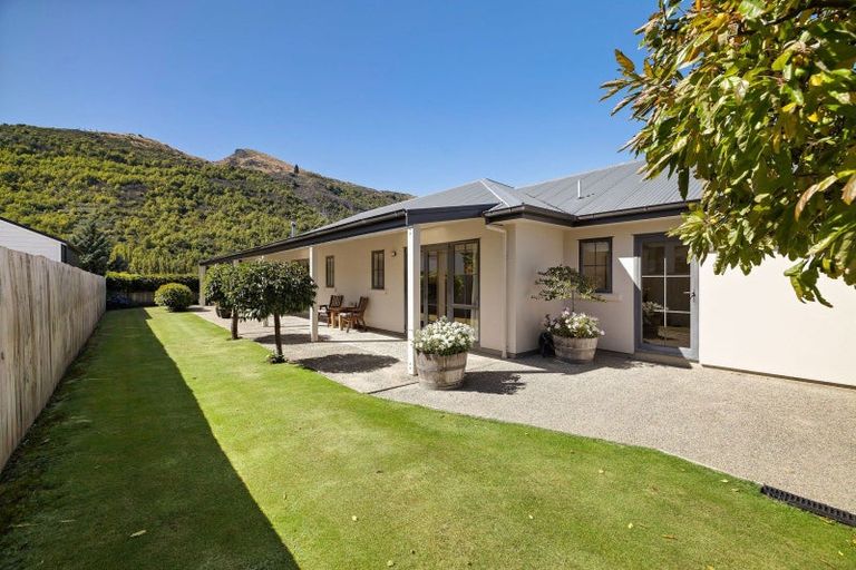 Photo of property in 4 Innes Place, Arrowtown, 9302