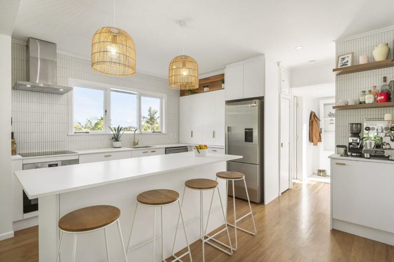 Photo of property in 1/13 Howard Road, Northcote, Auckland, 0627