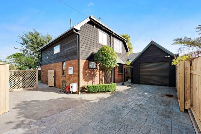 Photo of property in 36a Whites Line West, Woburn, Lower Hutt, 5010