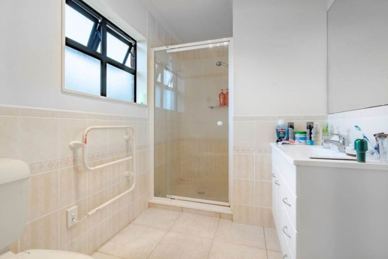 Photo of property in 3a Seacrest Drive, West Harbour, Auckland, 0618