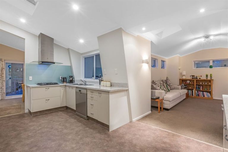 Photo of property in 5 Trevor Terrace, Paremata, Porirua, 5024