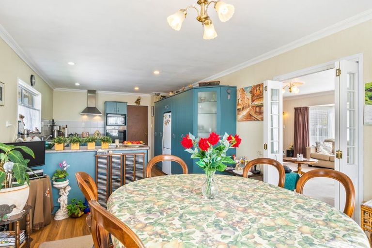 Photo of property in 64 Highbury Drive, Levin, 5510