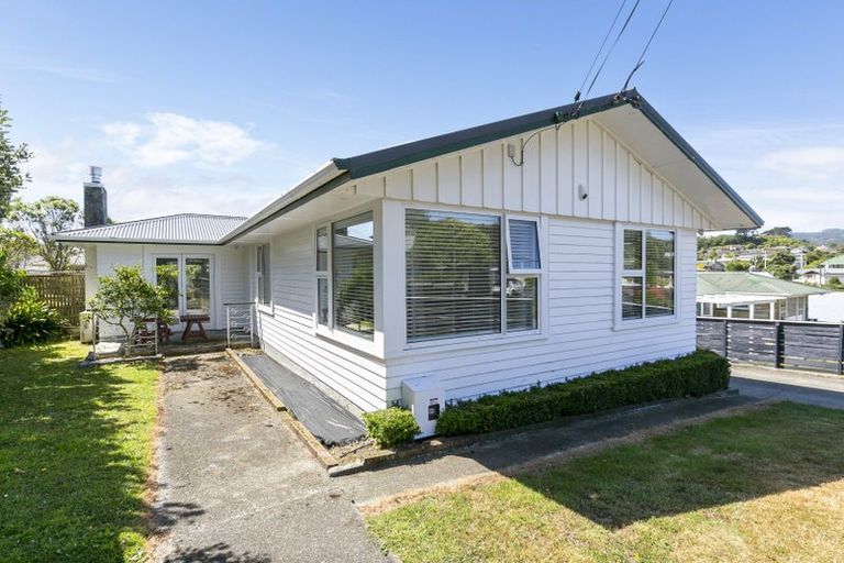 Photo of property in 25 Beazley Avenue, Paparangi, Wellington, 6037