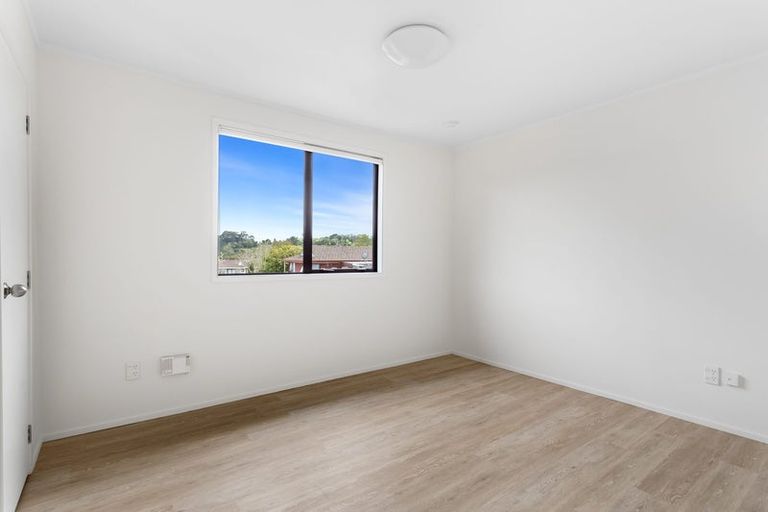 Photo of property in 2/73 Luanda Drive, Ranui, Auckland, 0612
