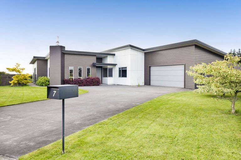 Photo of property in 7 Mercade Close, Stratford, 4332