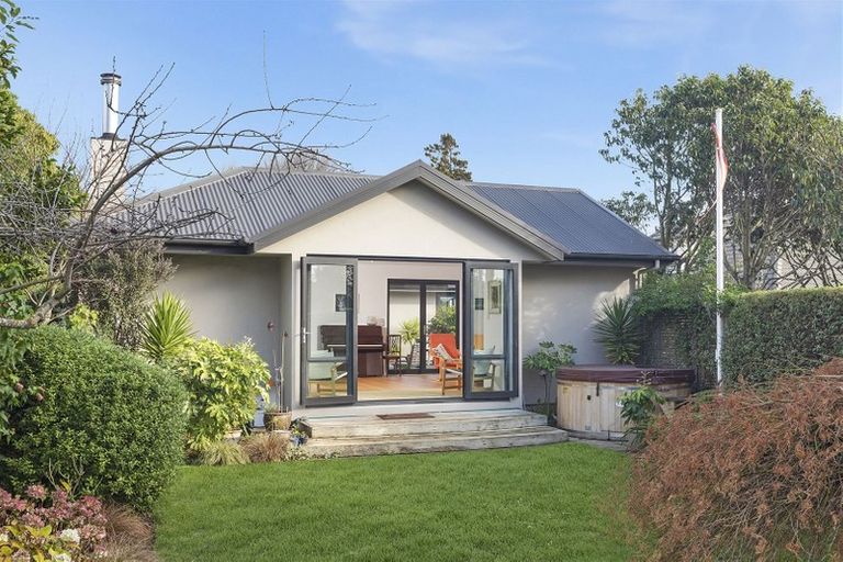 Photo of property in 169 Memorial Avenue, Burnside, Christchurch, 8053