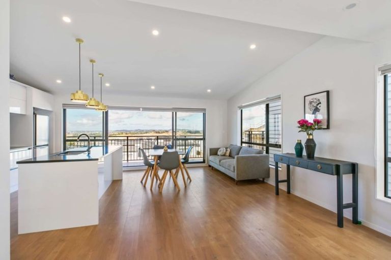 Photo of property in 50 Ascension Crescent, Orewa, 0931