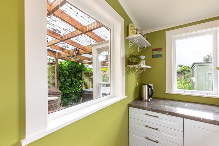 Photo of property in 3 Atkinson Street, Woodville, 4920