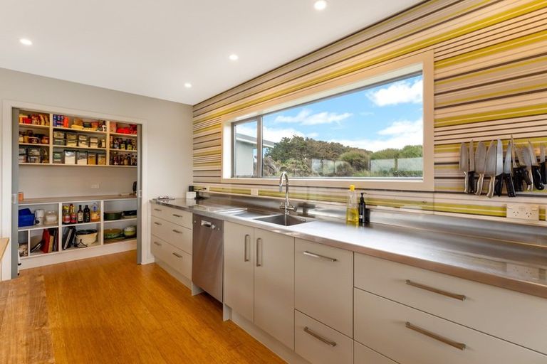 Photo of property in 56 Paetawa Road, Peka Peka, Waikanae, 5391