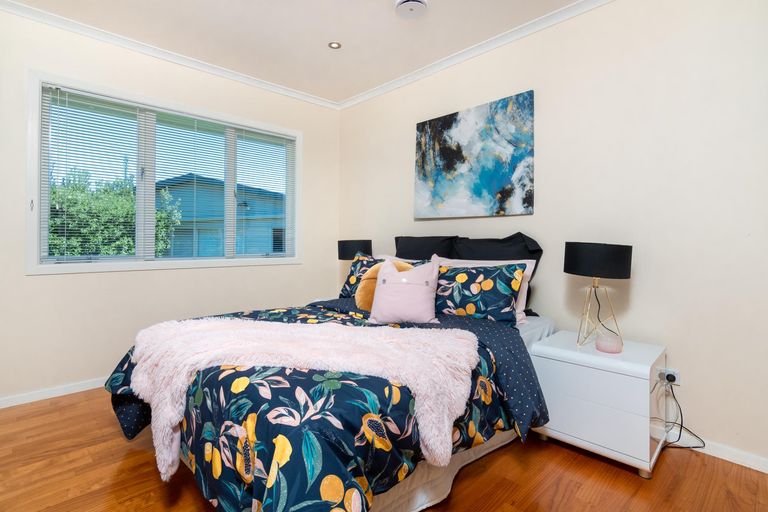 Photo of property in 47 Hereford Street, Te Atatu Peninsula, Auckland, 0610