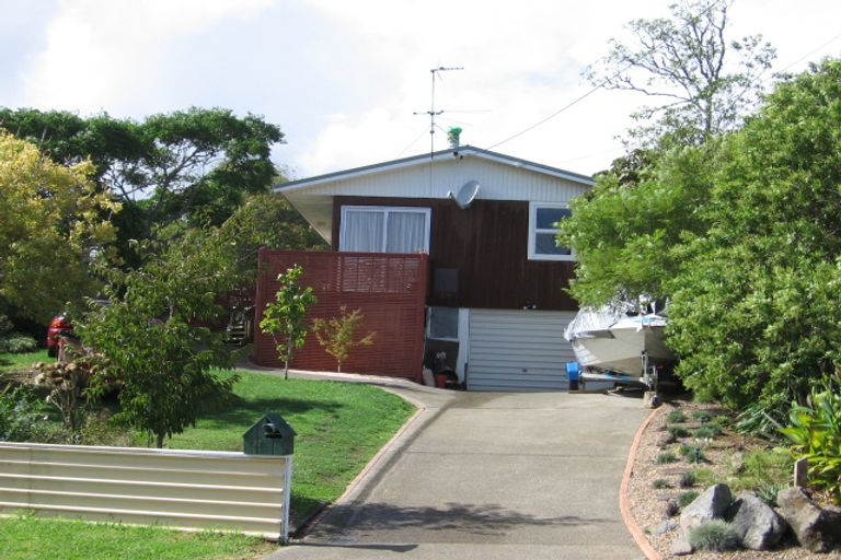 Photo of property in 37 Tudor Road, Henderson, Auckland, 0610