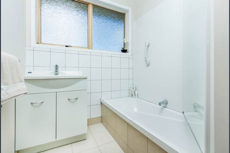 Photo of property in 1/819 East Coast Road, Northcross, Auckland, 0630