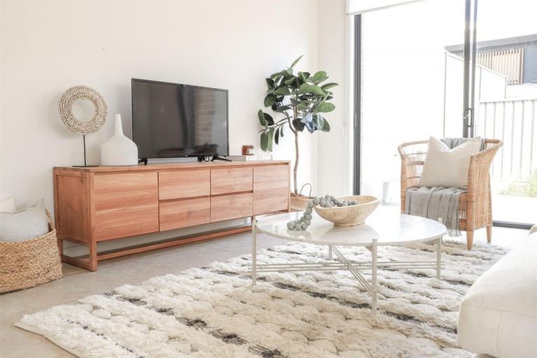 Photo of property in 72 Waimumu Road, Massey, Auckland, 0614