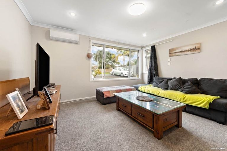 Photo of property in 37 Amberley Avenue, Te Atatu South, Auckland, 0610
