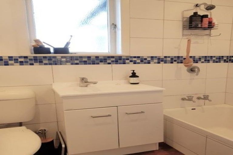 Photo of property in 660 Te Atatu Road, Te Atatu Peninsula, Auckland, 0610