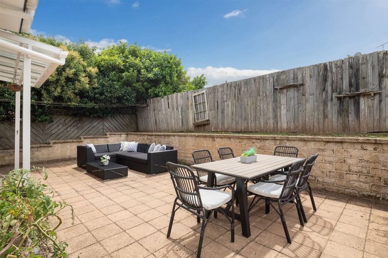 Photo of property in 10 Downer Street, Helensville, 0800