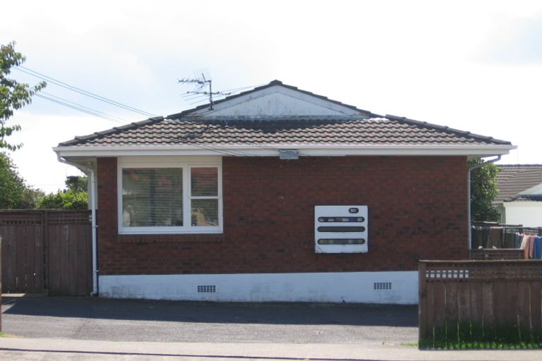 Photo of property in 27 Nikau Street, New Lynn, Auckland, 0600