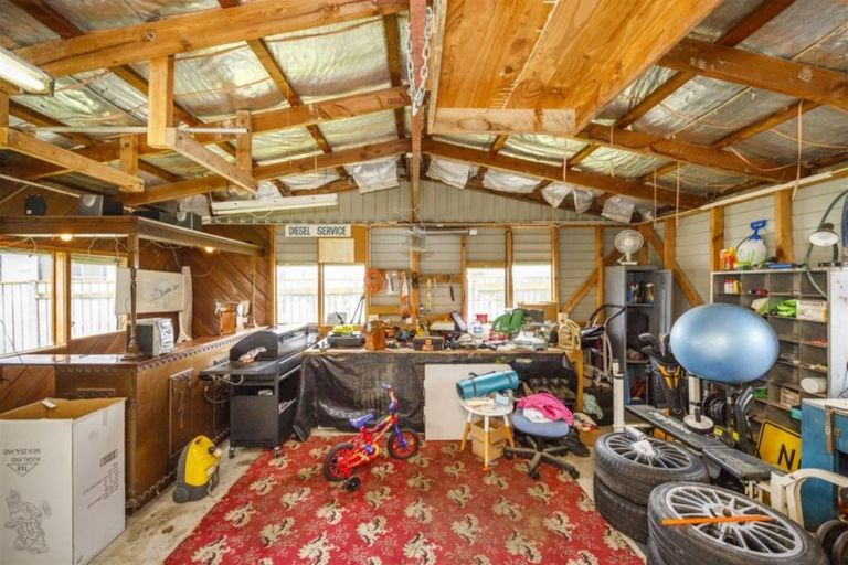 Photo of property in 61 Hillcrest Drive, Kelvin Grove, Palmerston North, 4414