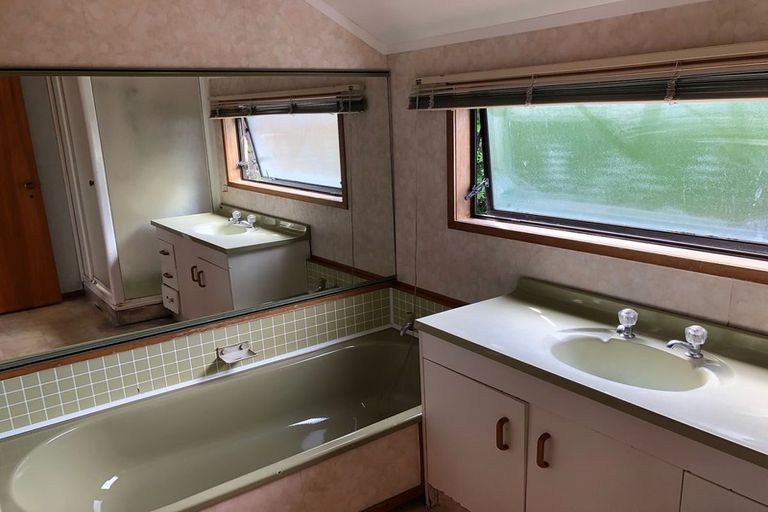 Photo of property in 2/13 Billabong Place, Botany Downs, Auckland, 2010