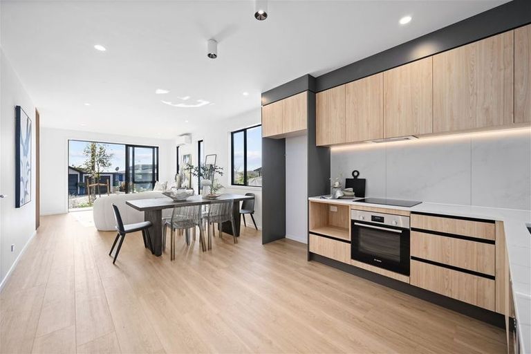 Photo of property in 27b Dawnhaven Drive, Te Atatu Peninsula, Auckland, 0610