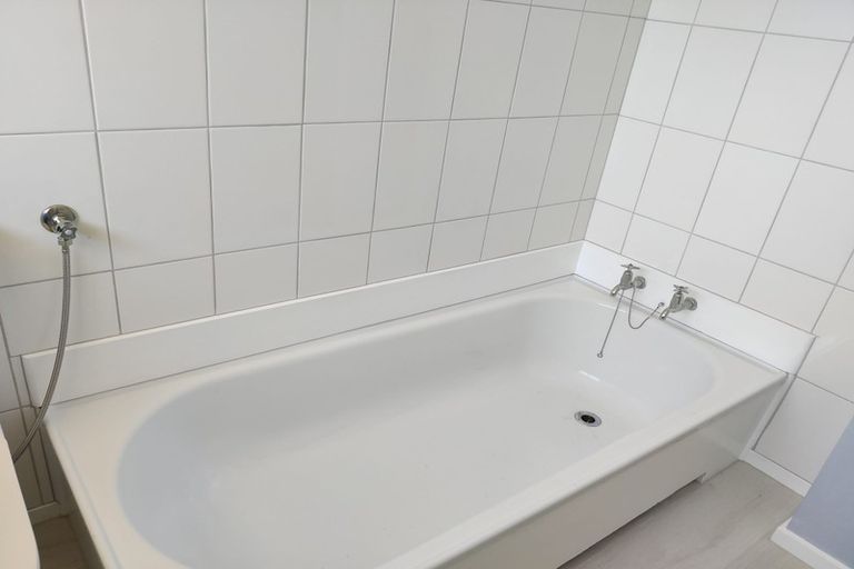 Photo of property in 2/21 Trentham Road, Papakura, 2110