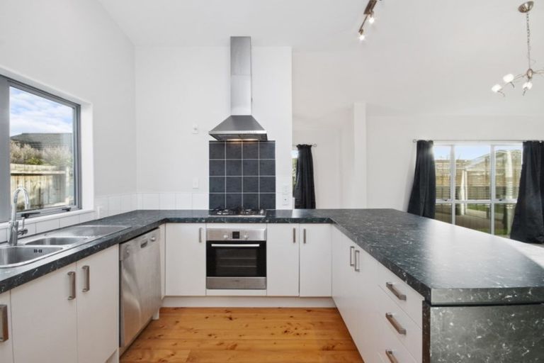 Photo of property in 16 Notre Dame Court, Pukekohe, 2120