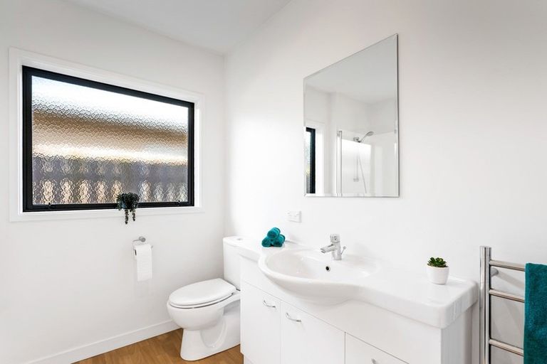 Photo of property in 19 Sunstone Crescent, Brown Owl, Upper Hutt, 5018