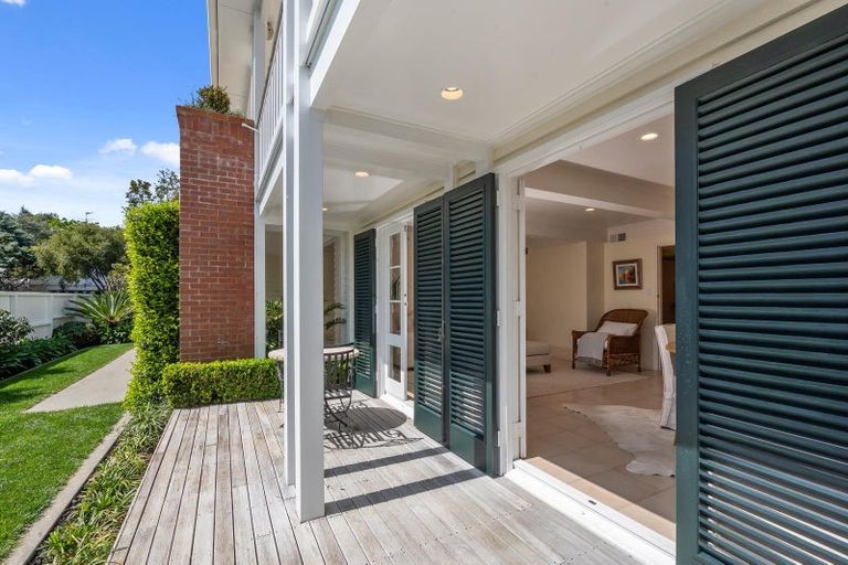 Photo of property in 102a Kitchener Road, Milford, Auckland, 0620