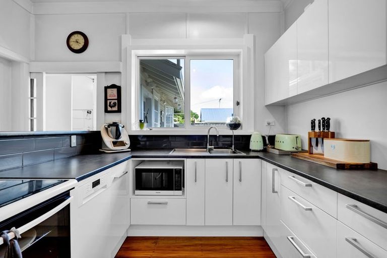 Photo of property in 21 Dives Avenue, Hawera, 4610