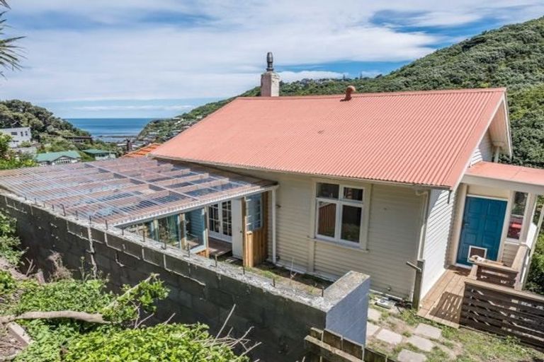 Photo of property in 175 Houghton Bay Road, Houghton Bay, Wellington, 6023