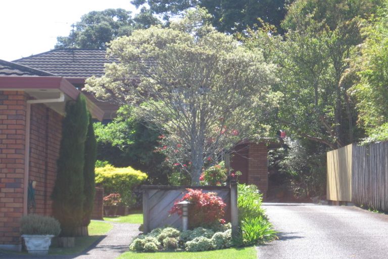 Photo of property in 1/5 Westbourne Road, Murrays Bay, Auckland, 0630