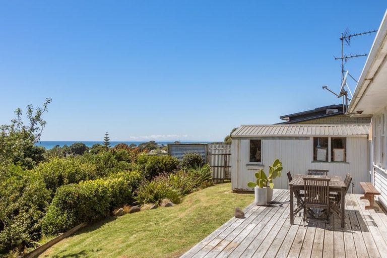 Photo of property in 13 Moana Crescent, Blagdon, New Plymouth, 4310