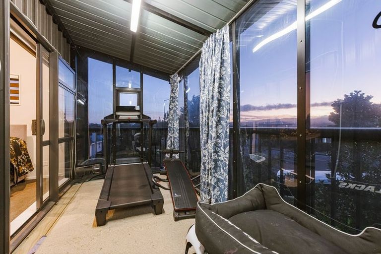 Photo of property in 4337 Great North Road, Glendene, Auckland, 0602