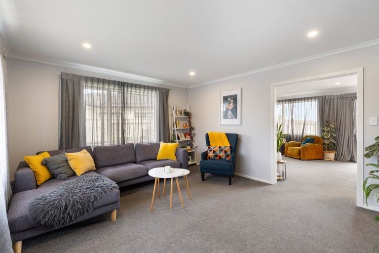 Photo of property in 1 Gibraltar Way, Fitzherbert, Palmerston North, 4410