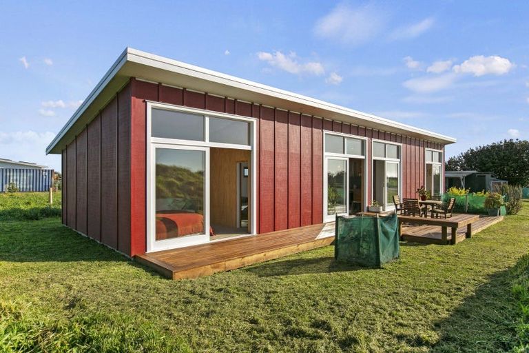 Photo of property in 62 Anglers Avenue, Warea, New Plymouth, 4381