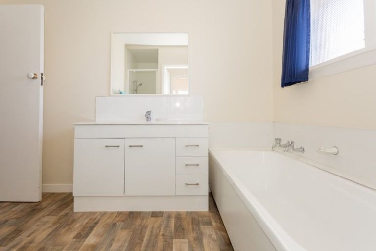 Photo of property in 1 Chilton Drive, Mairehau, Christchurch, 8052