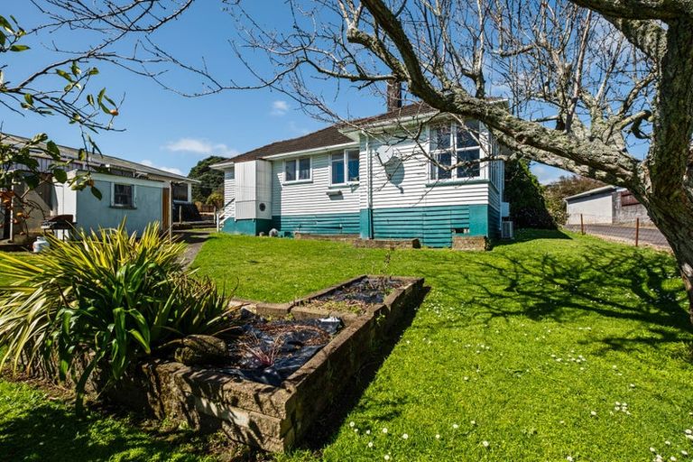 Photo of property in 3 Endeavour Street, Marfell, New Plymouth, 4310