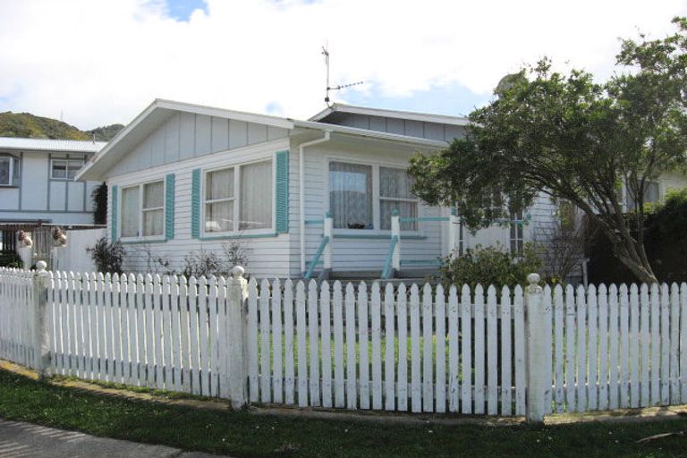 Photo of property in 279 Wellington Road, Wainuiomata, Lower Hutt, 5014